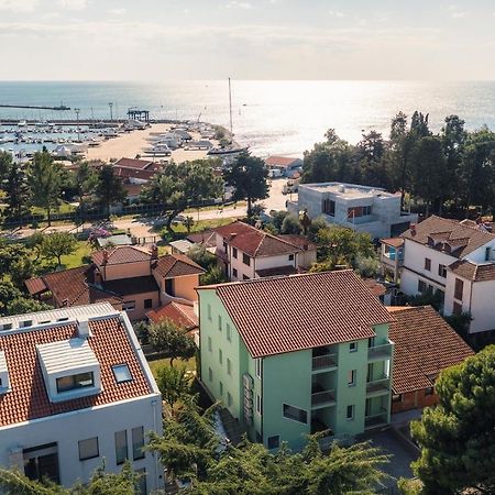 Andrea House With Apartments Umag Exterior photo