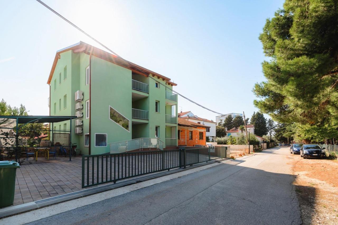 Andrea House With Apartments Umag Exterior photo