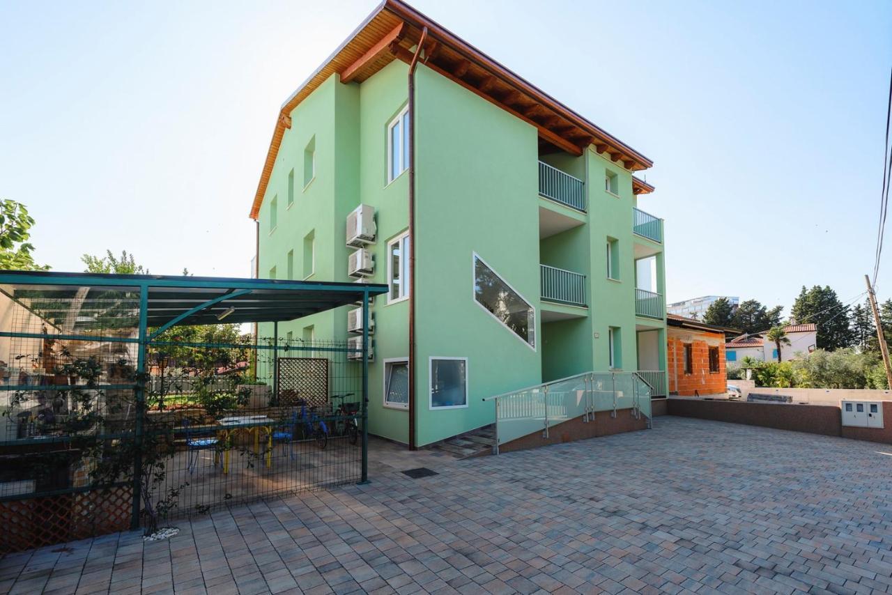 Andrea House With Apartments Umag Exterior photo