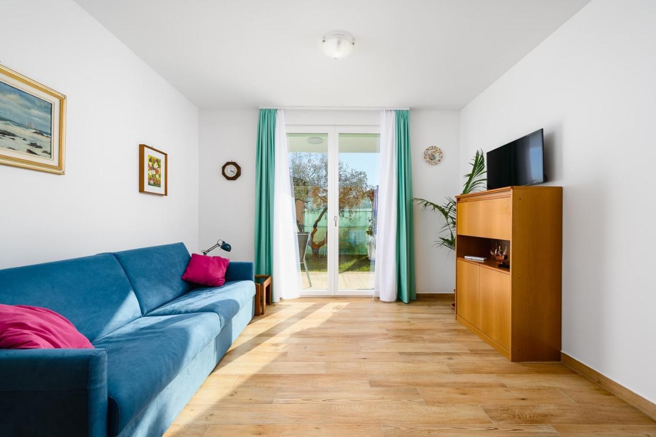 Andrea House With Apartments Umag Exterior photo