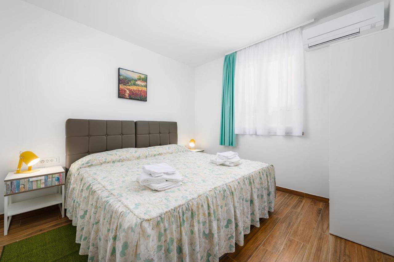 Andrea House With Apartments Umag Exterior photo
