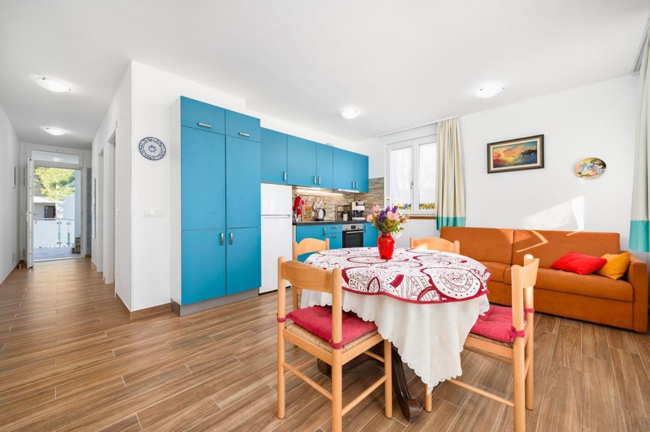 Andrea House With Apartments Umag Exterior photo
