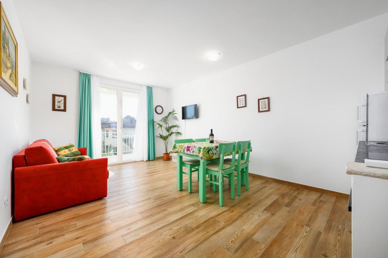 Andrea House With Apartments Umag Exterior photo