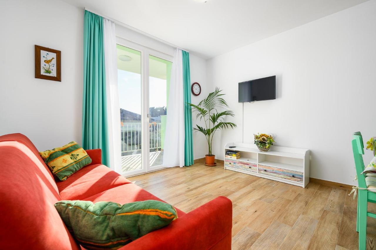 Andrea House With Apartments Umag Exterior photo